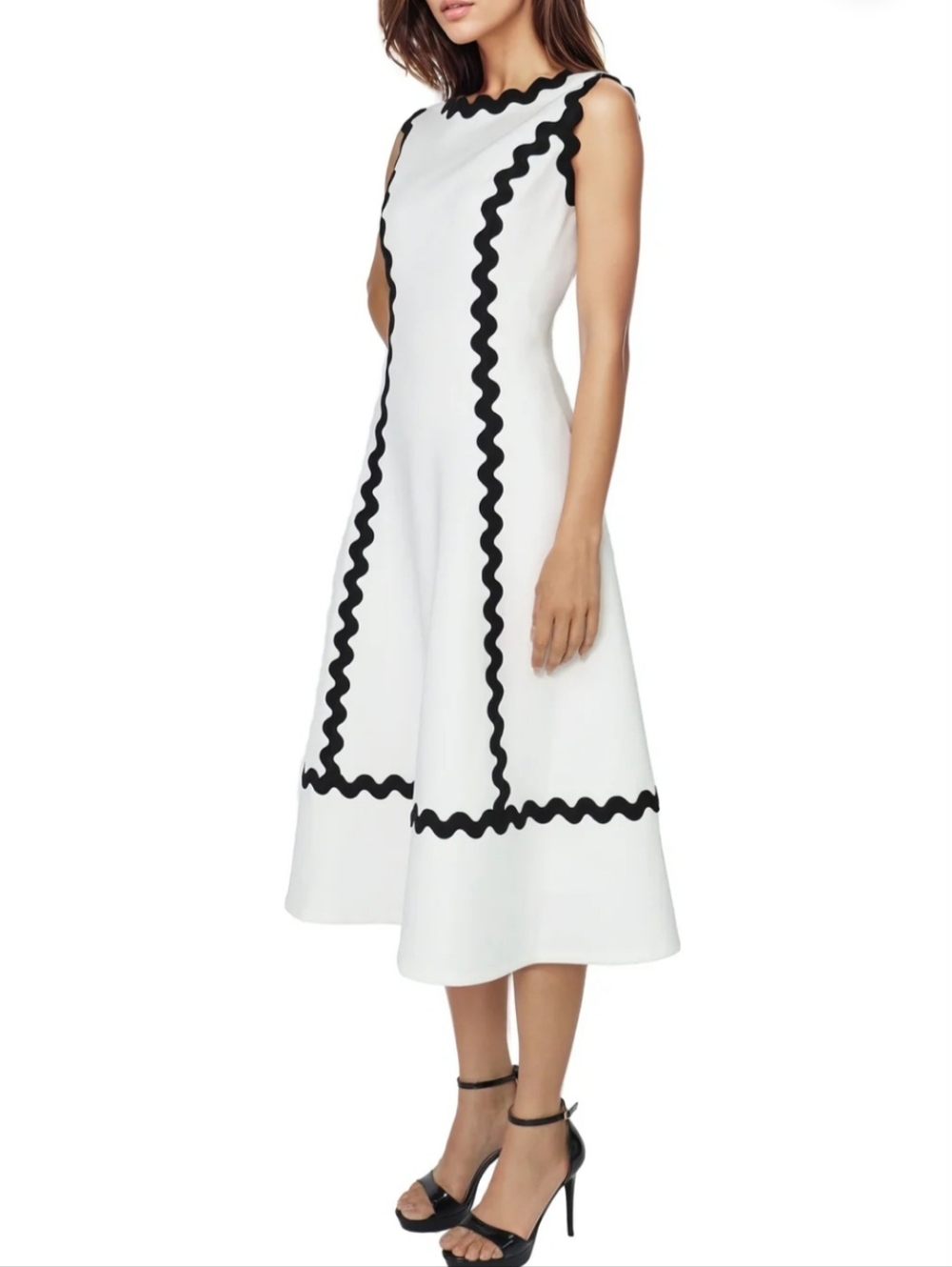 Commense Contrast Scalloped Trim Sleeveless Midi Dress.
